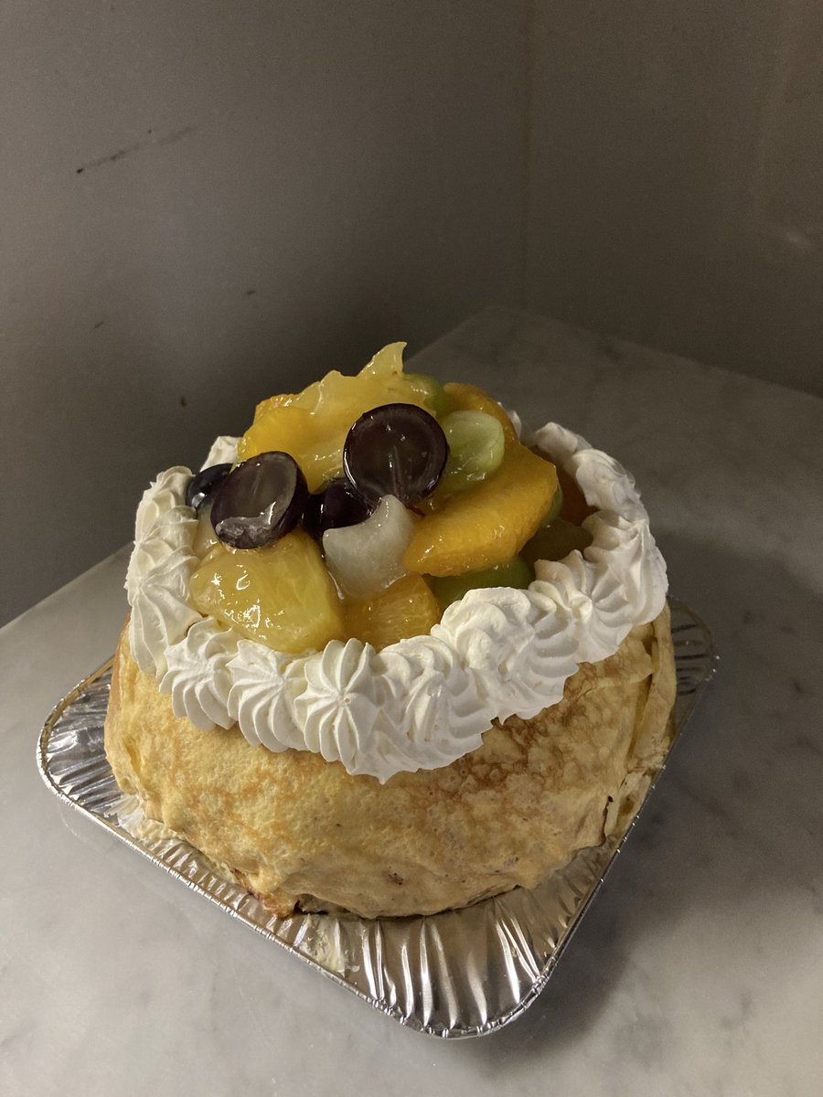 KnodesT's tweet photo. 先週の特注デコレーションケーキ
(ご予約は1週間以上前迄にお願い致します)

#チョコを使ったケーキ
#プラリネサントノーレタルト
#ミルクレープマスカルポーネ(ブドウのみ)
#ミルクレープフルーツ盛り
#タルトタタン

週末の予定

土曜日
#カボチャチーズケーキ 
他

日曜日
#イチジクタルト
他 https://t.co/7rzmrDFoLB