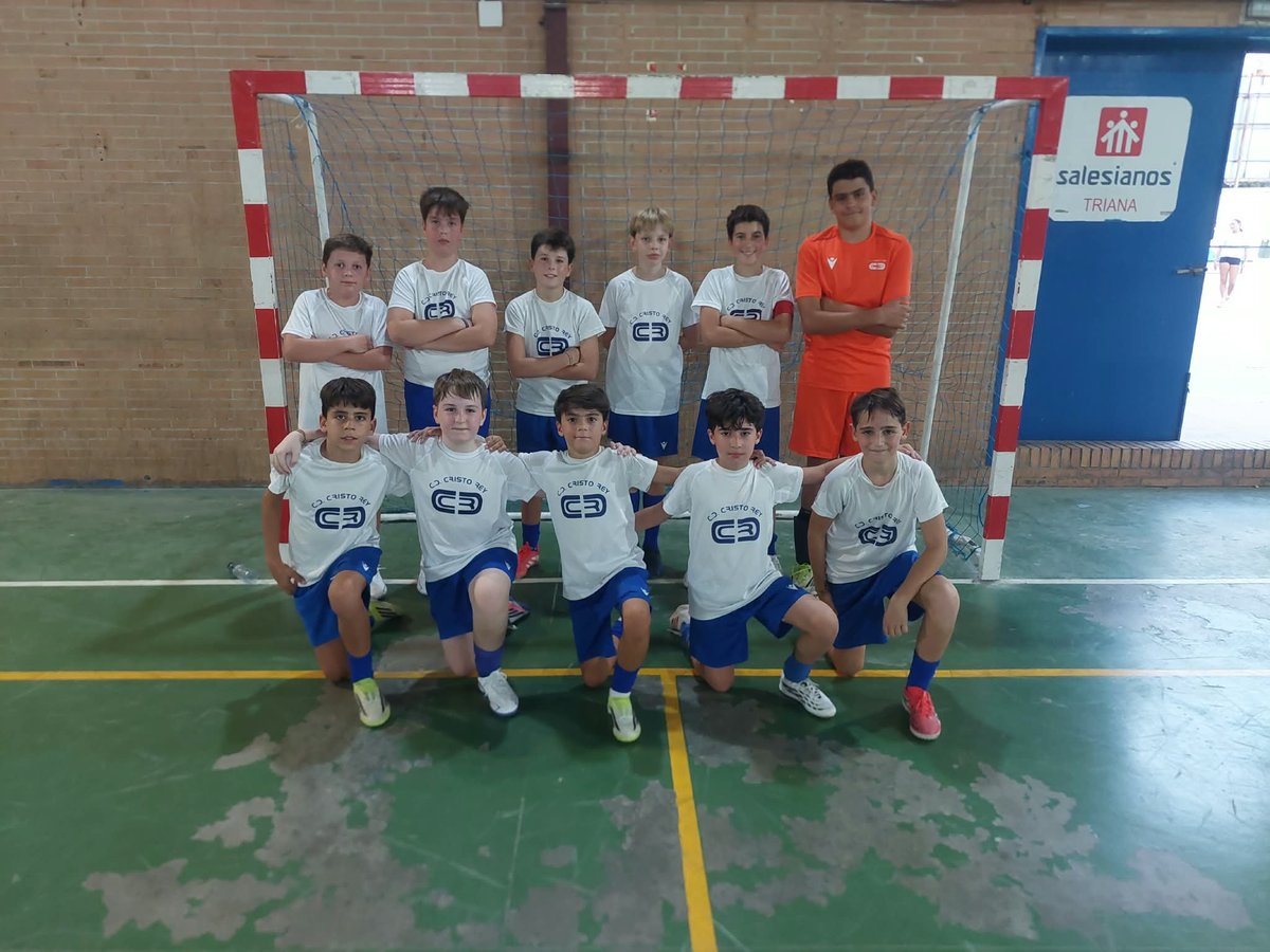 Cdcristorey's tweet photo. El equipo Infantil Fútsal disputó ayer un partido de entrenamiento con nuestros amigos de @Extraesc https://t.co/SSXXxiV4Ii