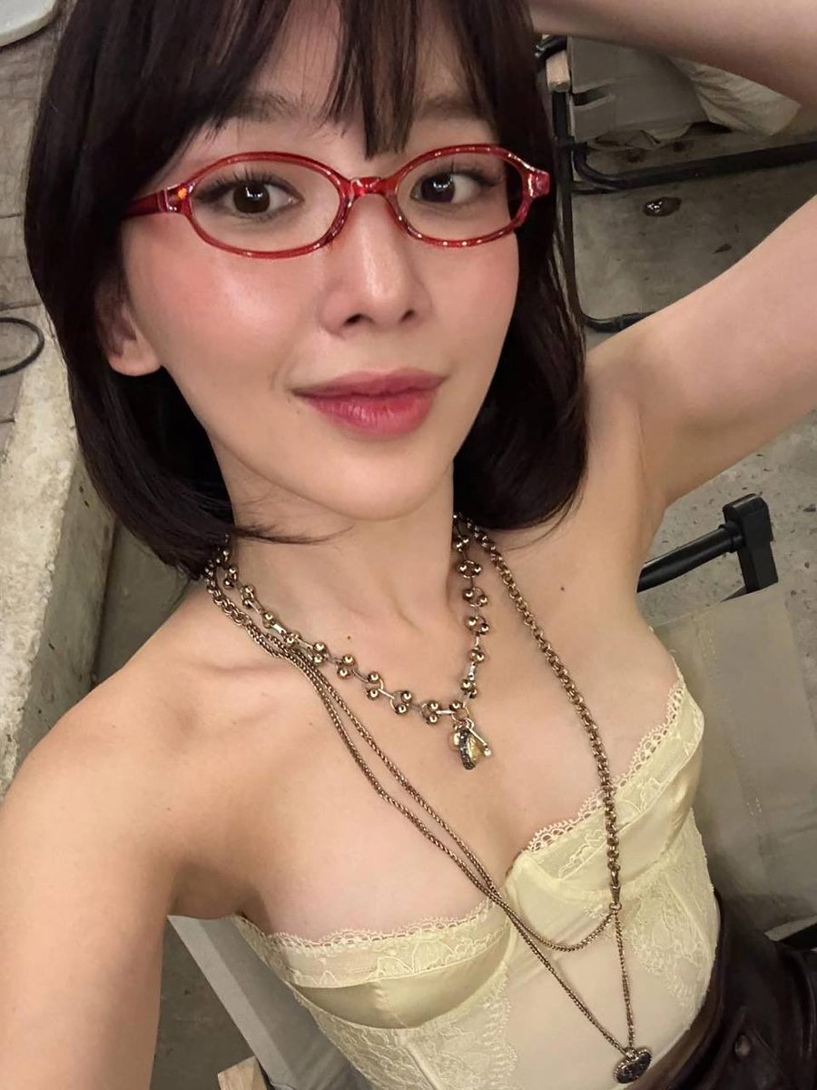 thichcumtribu's tweet photo. 36. Lại phải tốn tinh vì Tóc Tiên rồi https://t.co/SWS3WzSbVP