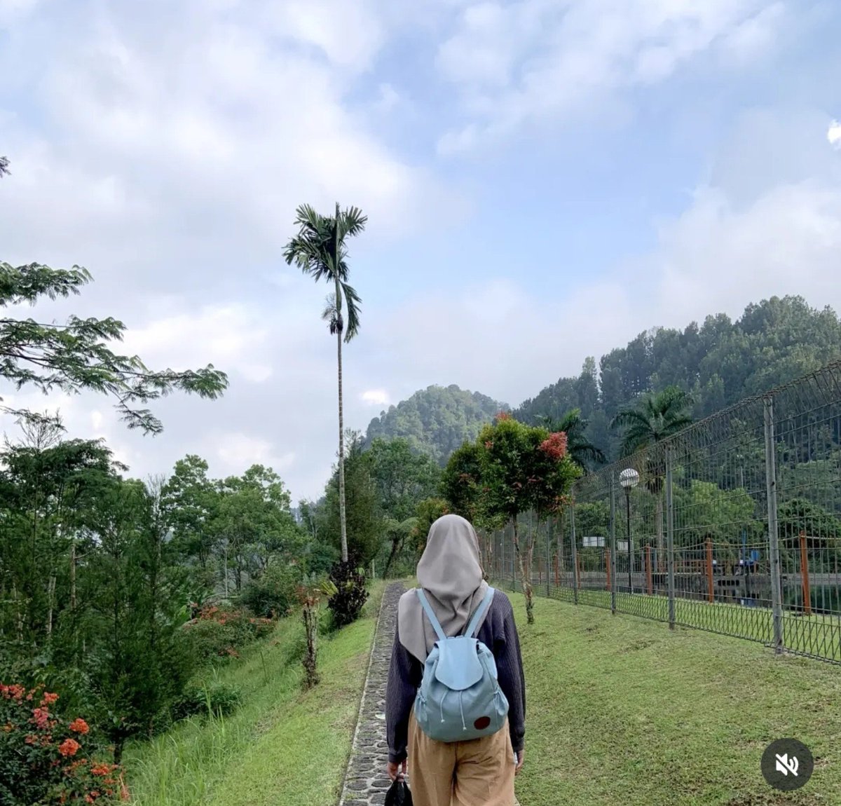syavllyn's tweet photo. @yappingfess dari lova kak
https://t.co/NVP9O8THlA
lova pink muat laptop 14 inch: https://t.co/U9uScrdhTs
brand dari lova kokoh semua kak, tasku ini dari 2021 sampe sekarang masih bagus dan kokoh
dari segi harga juga affordable
warna juga cutiee https://t.co/k0patKuDq2