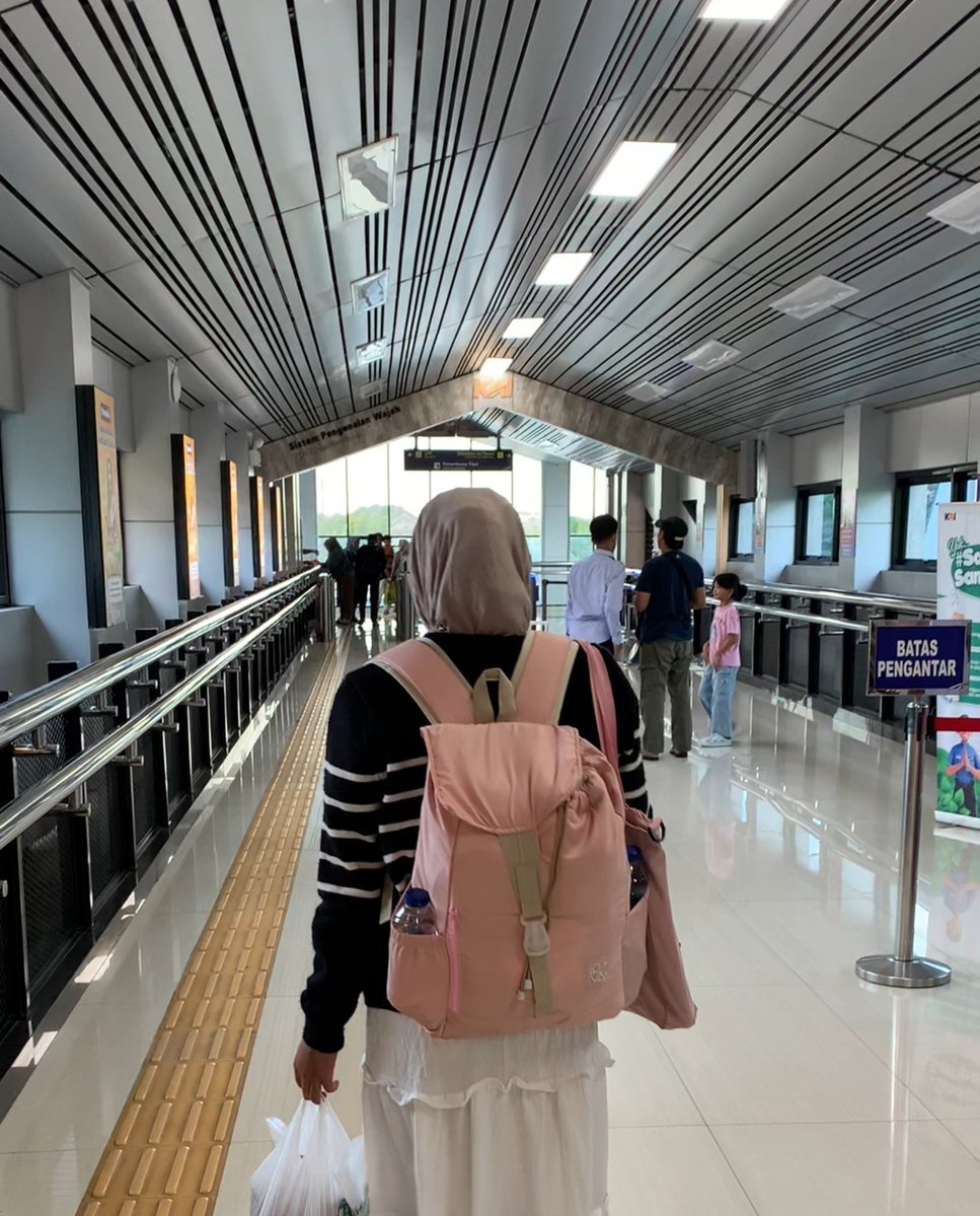 syavllyn's tweet photo. @yappingfess dari lova kak
https://t.co/NVP9O8THlA
lova pink muat laptop 14 inch: https://t.co/U9uScrdhTs
brand dari lova kokoh semua kak, tasku ini dari 2021 sampe sekarang masih bagus dan kokoh
dari segi harga juga affordable
warna juga cutiee https://t.co/k0patKuDq2