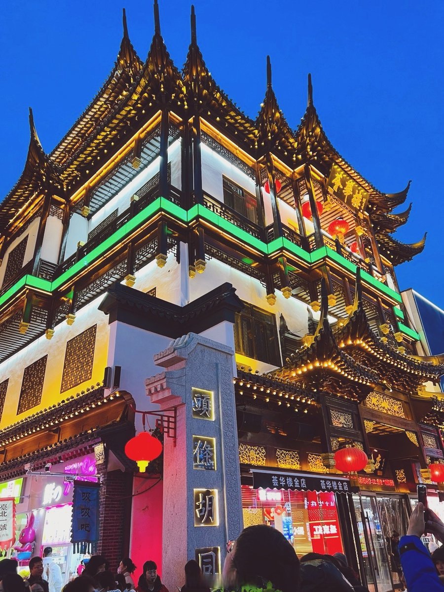 przjose628's tweet photo. At Yingshe County, the lively streets pulse with warm energy and joyful dances, capturing the vibrant vibe of this lovely place.， https://t.co/Deyy2gKZFZ