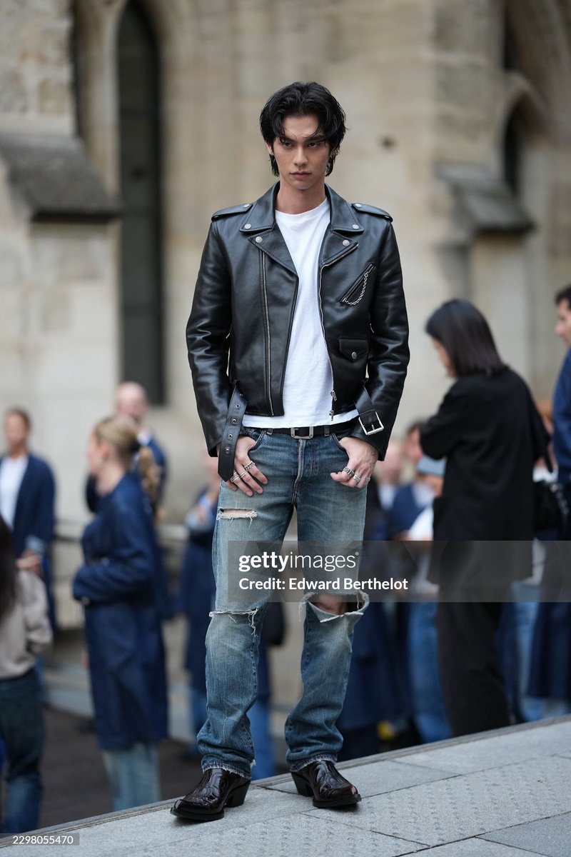 pmxvc_'s tweet photo. Street Style - Paris Fashion Week - Womenswear Spring/Summer 2027 - Day 3

PARIS, FRANCE - SEPTEMBER 30: Bright wears wavy black jaw-length hair, a black shiny leather biker jacket, a white crew-neck t-shirt, light blue distressed straight-leg denim jeans, black shiny leather cowboy boots shoes, outside Acne Studios, during Paris Fashion Week - Womenswear Spring/Summer 2027, on September 30, 2026 in Paris, France (Photo by Edward Berthelot/Getty Images)

🔗 https://t.co/awU0fDoeTE

BRIGHT WITH ACNE STUDIOS
#AcneStudiosSS27xBRIGHT
#AcneStudiosSS27
#AcneStudios
#bbrightvc