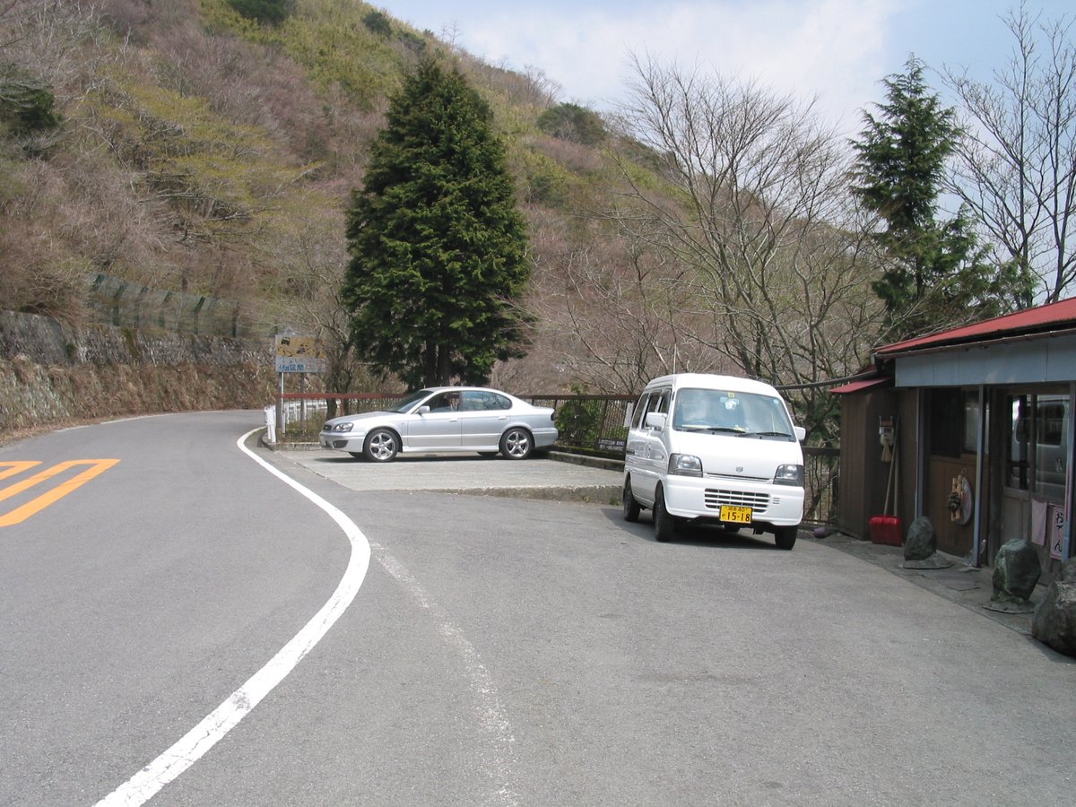 TrinitronU22601's tweet photo. #レガシィ富士ターンパイクMTでお会いしましょう
ノーマル枠での参加です。
2005年の写真ですが、同じ仕様のはずなので問題ないでしょう。
この長尾隧道の茶屋は今は無くなってしまいました。
良い雰囲気だったので残念です。 https://t.co/6ZRPbsP5vs