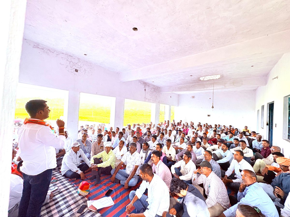 pushkartelibjp's tweet photo. 📍फलासिया

आज झाड़ोल विधानसभा में केबिनेट मंत्री श्री बाबूलाल जी खराड़ी के साथ #भाजपा_फलासिया_मण्डल के कार्यकर्ताओं की महत्वपूर्ण बैठक में सम्मिलित हुआ जिसमें आगामी पंचायतीराज चुनावों की तैयारी पर विस्तारपूर्वक चर्चा की।

सभी ने एक स्वर में भाजपा को जिता कर कमल खिलाने का संकल्प लिया।

इस अवसर पर किसान मोर्चा प्रदेश उपाध्यक्ष श्री भंवर सिंह जी पंवार, ओबीसी मोर्चा प्रदेश मंत्री प्रेम जी लोहार, फलासिया मंडल अध्यक्ष श्री भेरूलाल जी प्रजापत, संयोजक श्री रतन लाल जी गुजर, पूर्व मंडल अध्यक्ष श्री भोपाल सिंह जी शक्तावत आदि कार्यकर्तागण उपस्थित रहे।

@BhajanlalBjp @madanrrathore @babulalkharadi3  @BJP4Rajasthan
