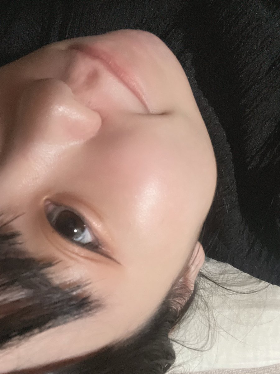 d_misuzu's tweet photo. 写メ日記用の写真撮って
めっちゃええやんっ🎶とか思って
ルンルンであげたけど
過去にも同じような写真撮ってた^ ^

片目界隈かな？笑

ぜーんぶ、同じ向き笑 https://t.co/2ftVpuG5o1