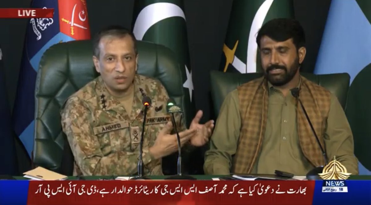 PakistanFauj's tweet photo. Lieutenant General Ahmed Sharif Chaudhry provides detailed evidence to counter India’s latest false flag 🚩Operation targeting the Pakistan Armed Forces during his press conference.

🟥Havildar Mohammed Asif of the Special Service Group (SSG) is alive !

#DGISPR #Pakistan #ISPR https://t.co/8xLyqffEiI