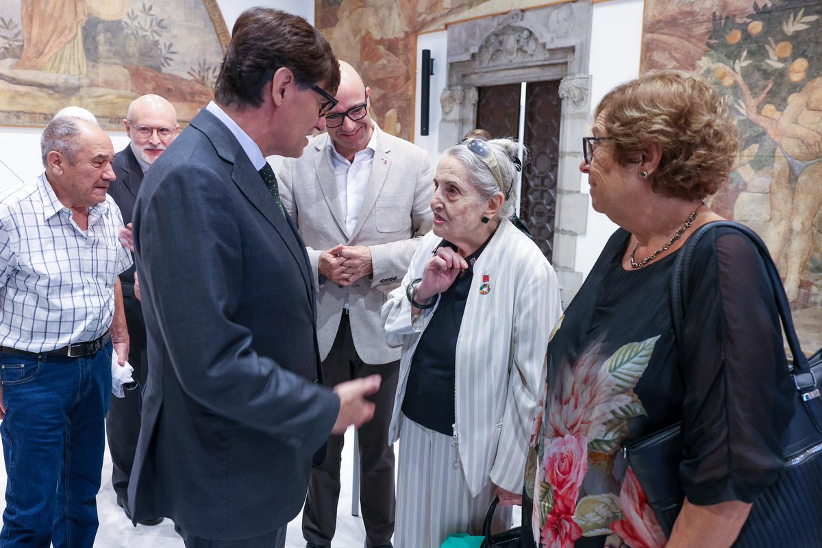 dsocialscat's tweet photo. Aquest matí el president @salvadorilla i el conseller Raúl Moreno han rebut al Palau de la Generalitat a membres del Consell de la Gent Gran de Catalunya en el Dia Internacional de les Persones Grans.

#ElGovernDeTothom https://t.co/5zZwAPgV7g