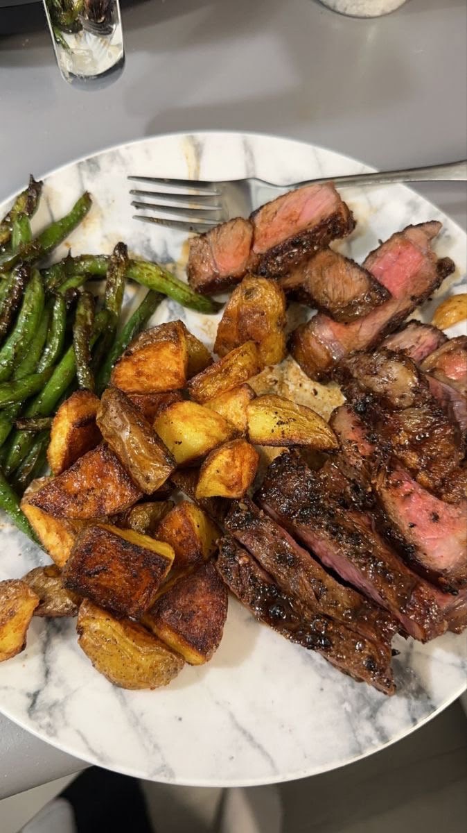 bossbabejass's tweet photo. STEAK LOVERS 😍 https://t.co/YzTdMItzlw