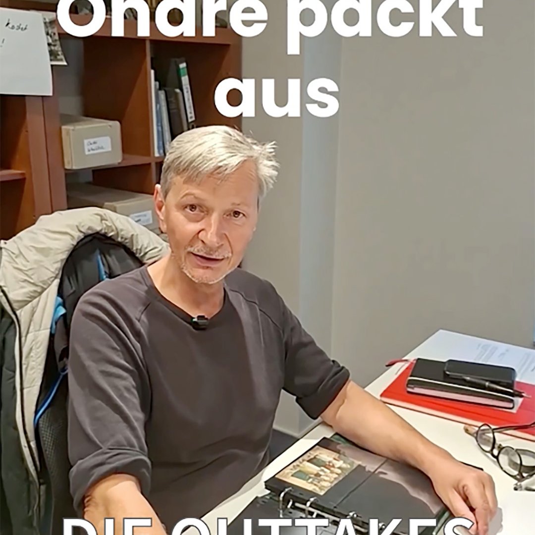 BartkoReher's tweet photo. Zungenbrecher, Pannen und jede Menge Lacher: So chaotisch lief der Dreh zu unseren kuriosesten Ansichtskarten wirklich. 😂

Die besten Outtakes jetzt exklusiv im News-Bereich: https://t.co/N809zafDHc

#SammelnMachtGlücklich #BartkoReher https://t.co/4NrEm6uLLz