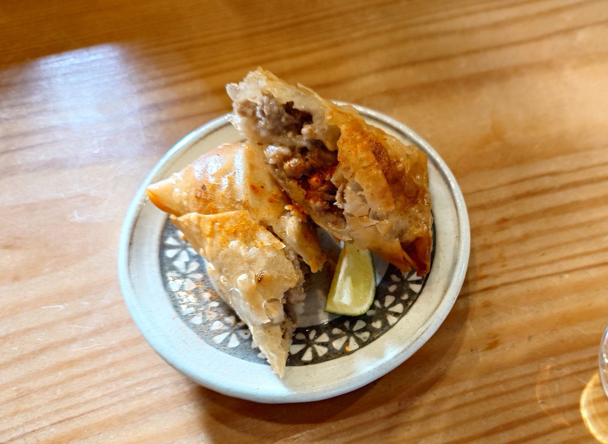 kashmir22's tweet photo. あまおと
ラム肉と大豆の春巻き×梅津の生酛 冨玲（燗）
スパイスの効いた春巻きを酸味と熟成した味わいの燗酒で楽しめた
#日本酒ゴーアラウンド2026 https://t.co/kh72biGQyr