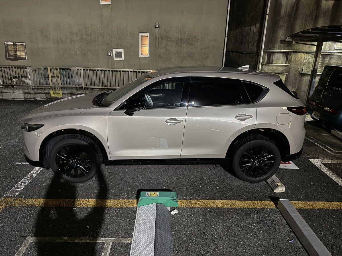 jikovakamon's tweet photo. 今日は俺の影と一緒にお疲れ様🤣
#MAZDA #CX5 https://t.co/mRBGOAPly8