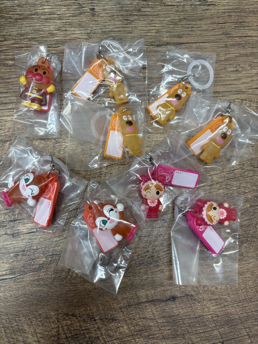6thiaiahssle's tweet photo. アンパンマンめじるしチャーム

譲)アンパンマン、チーズ、ドキンちゃん、あかちゃんまん

検索からでもお気軽にどうぞ！
チーズ引き取ってくださる方最優先です！ https://t.co/sWh9EzurmE