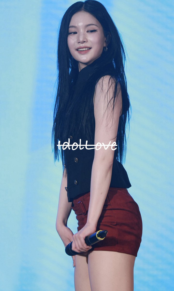 Starknandesuka6's tweet photo. IdolLove368
260930 Isa at Lotte World Magic Core Soft smile, natural charm. She always stands out.😍 #ISA #아이사 #STAYC #스테이씨 #LotteWorld #MagicCore #Kpop #4K https://t.co/hnIbXQDu1p