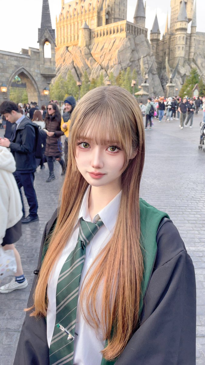 Nyanana999's tweet photo. 女体化マルフォイの流行りに乗らせてくれ
スリザリンはブロンドロング、はっきり分かんだね https://t.co/dJUjYaCIvO