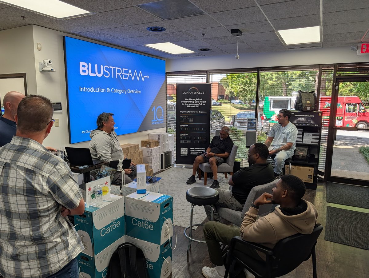 21stCenturyDist's tweet photo. More Blustream Fun yesterday in our Marietta location bringing an end to yet another successful month!
#21stCenturyDistributing #Blustream #FoodTruck #VideoDistribution https://t.co/7Nuhzxw8pU