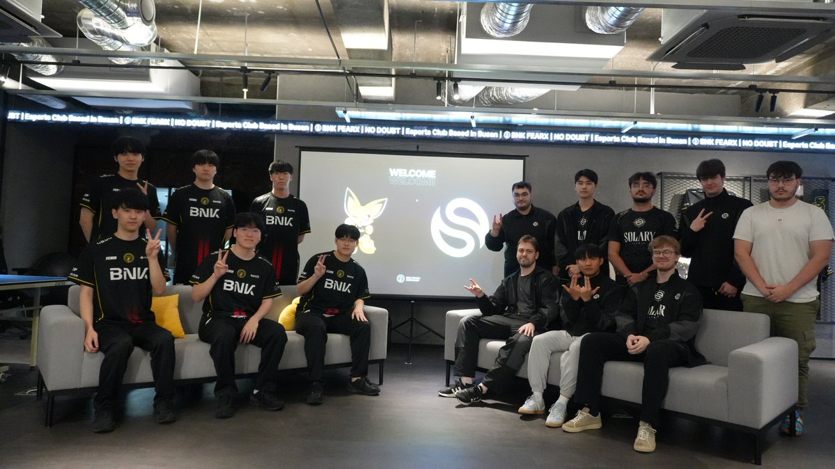 SolaryTV's tweet photo. SOLARY 🤝 BNK FEARX

@FEARXBOOTCAMP 여러분, 2주간의 대회 기간 동안 처음부터 끝까지 따뜻하게 맞이해 주시고 최고의 환경을 제공해 주셔서 진심으로 감사합니다!
특히 Jool은 구내식당을 정말 마음에 들어 했습니다 😆

그리고 @BNKFEARXLoL의 Demacia Cup Global Invitational 출전을 진심으로 응원합니다!
결승까지 올라가서 우승하시길 바라겠습니다! 💛💙

다시 만나요!