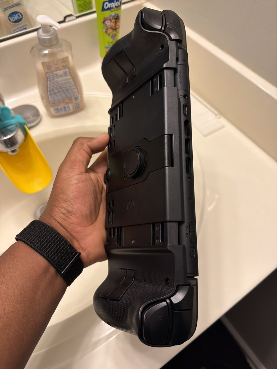 JustCallMeSymba's tweet photo. @t0bey2Webs @Steve975941 @Shpeshal_Nick Now my Switch 2 is even better than the Steam Deck https://t.co/fb3s8MyOAw
