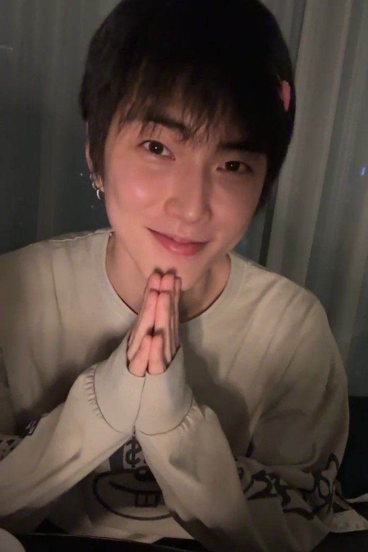 dearhoneysh's tweet photo. วันนี้เมื่อปีที่แล้วซึงฮันเป่าเค้กวันเกิดที่ประเทศไทย 🥺🎂🍓 https://t.co/rG2foKGDTr