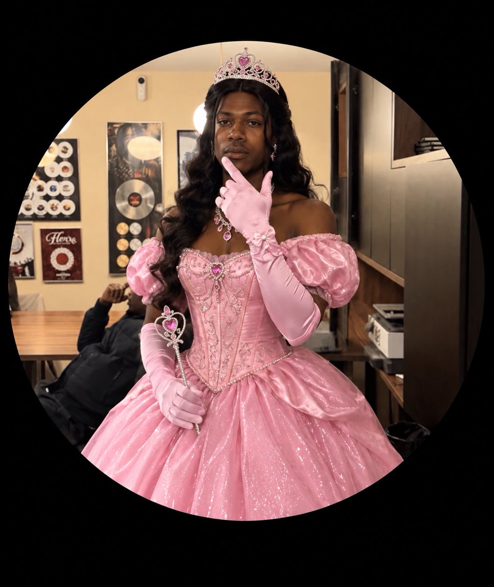 bigscareqfl2's tweet photo. Princesse yc 🩷 https://t.co/GCkSwnaSJb