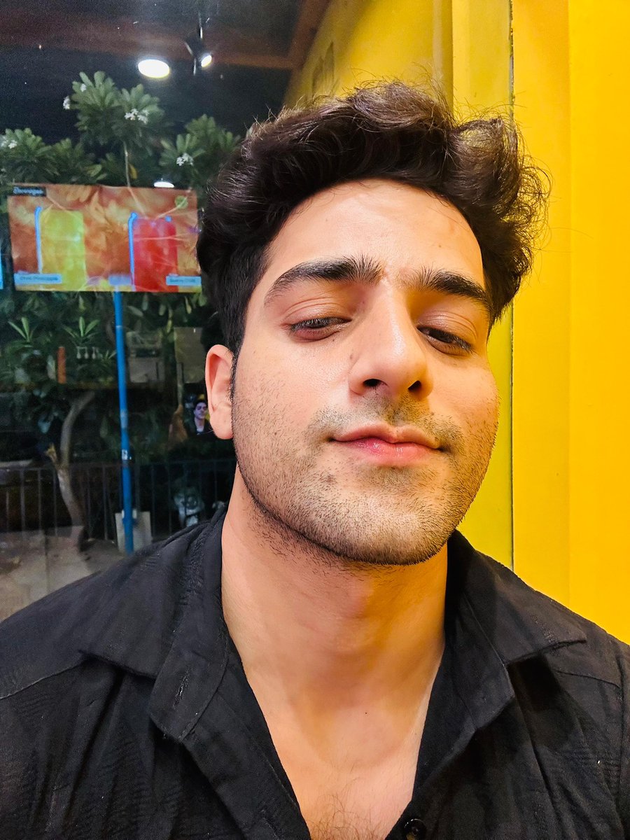 siddharthuntold's tweet photo. Back after a while 🖤 https://t.co/ZODBOrTQI4