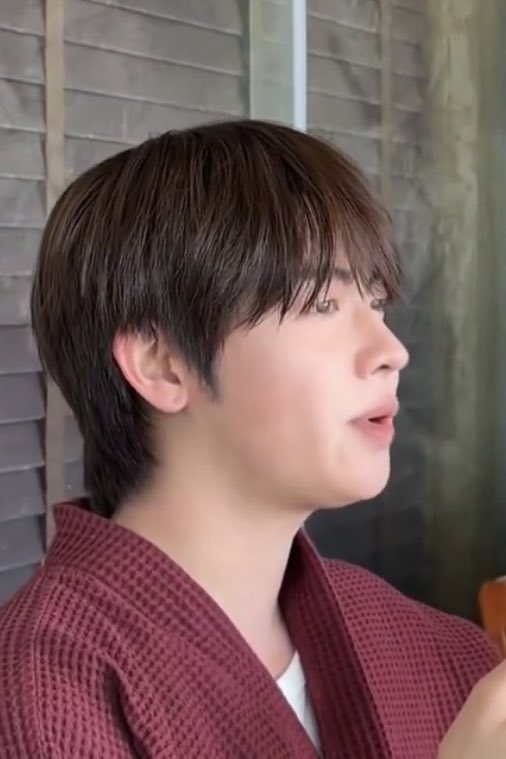 2PpcnM's tweet photo. คือเสกเอาหรอ รึยังไง ไปมิลานหนูเก็บเหนียงไว้ตรงไหนอ่ะลูก แม่ก็อยากจะรู้วววว

มิลานนนนน                            ภูเก็ตตตตตต https://t.co/IvviGD4XXA