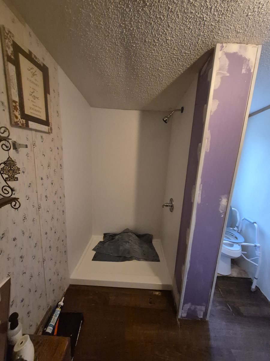 TaylorHaz_b's tweet photo. Bathroom Conversions and more. ๐ง
Visit https://t.co/goBieCb8Jc
Ps. Before I was building things I was building 8s and 16s, patterns and schemes. ๐๐ถ
#AtService #marketing #branding #promotion #homeimprovement #contractors #lovewhatyoudo https://t.co/yRUYUvu9Z1