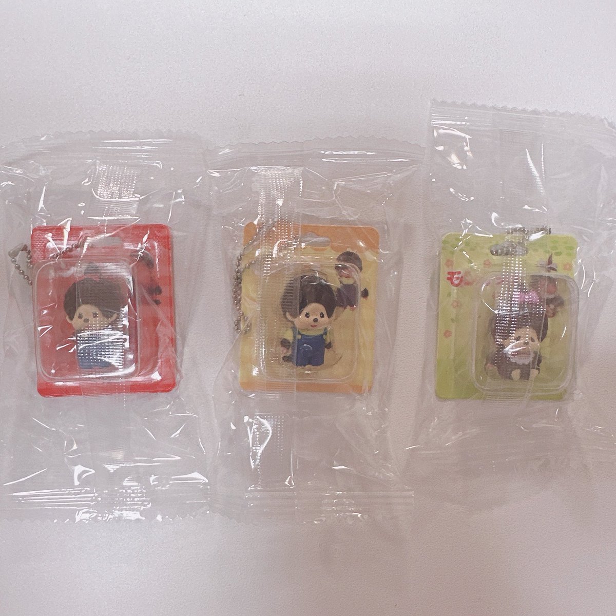tdys_m516's tweet photo. 【交換】モンチッチ ミニチュアパッケージチャーム

【譲】
①オーバーオール(イエローver.)
②オーバーオール(レッドver.)
③モンチッチちゃん（復刻ノーマルver.） 

【求】
ベビチッチくん

郵送でのお取引希望です。
よろしくお願いします🙇‍♀️ https://t.co/TZikIq8h8n