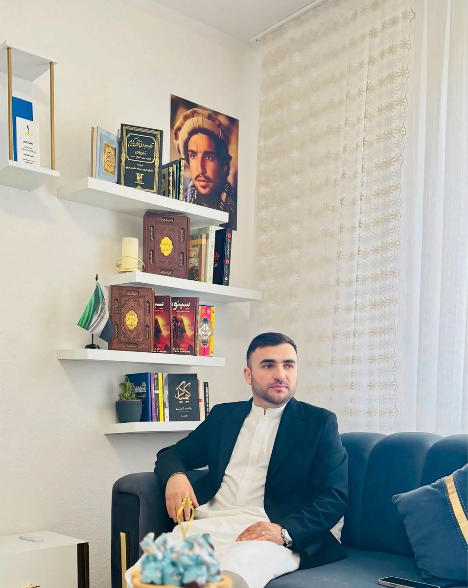 hajati20's tweet photo. آن بزرگ که به بزرگی خود نفهمید و دست درازی در هر کار و منطقه کرد باید تنبیه شود چی احمد باشد یا محمود

شمال صاحب هم با زبان خود منصور نوشته اما یک عده دوستان متن را ناخوانده سر منبر بالا شدن 

عمرت طولانی شمال عزیز https://t.co/XmxYAtpLax