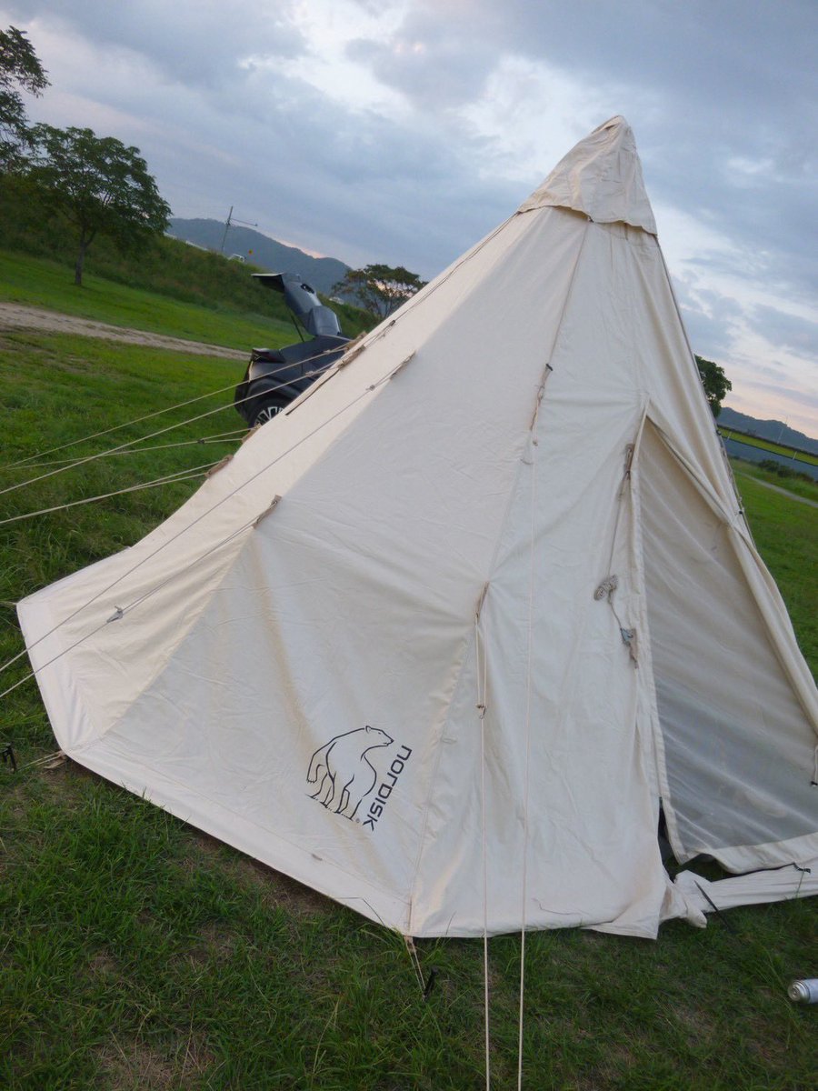 Himawali_anim's tweet photo. 新しいテント買ったから試し張りしに娘とデイキャンしてきた🏕️
今年の冬は薪ストーブデビュー！
煙突用の穴空いてないから明日DIYするぞっ https://t.co/353v1gvFMZ