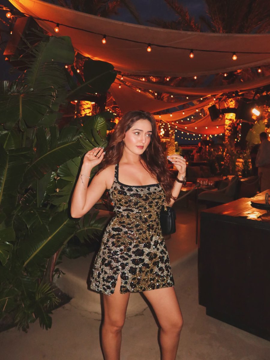 GlamQueensHQ's tweet photo. ✨ Tanya Sharma bringing the sparkle in black &amp; gold. 🖤🔥
#TanyaSharma #GlamQueens #PartyLook #Glamour #SequinDress #BlackAndGold #CelebrityStyle #FashionIcon #IndianActress #StyleGoals #PartyFashion #GlamourQueen #FashionInspo #CelebrityFashion https://t.co/LacxqNahqV