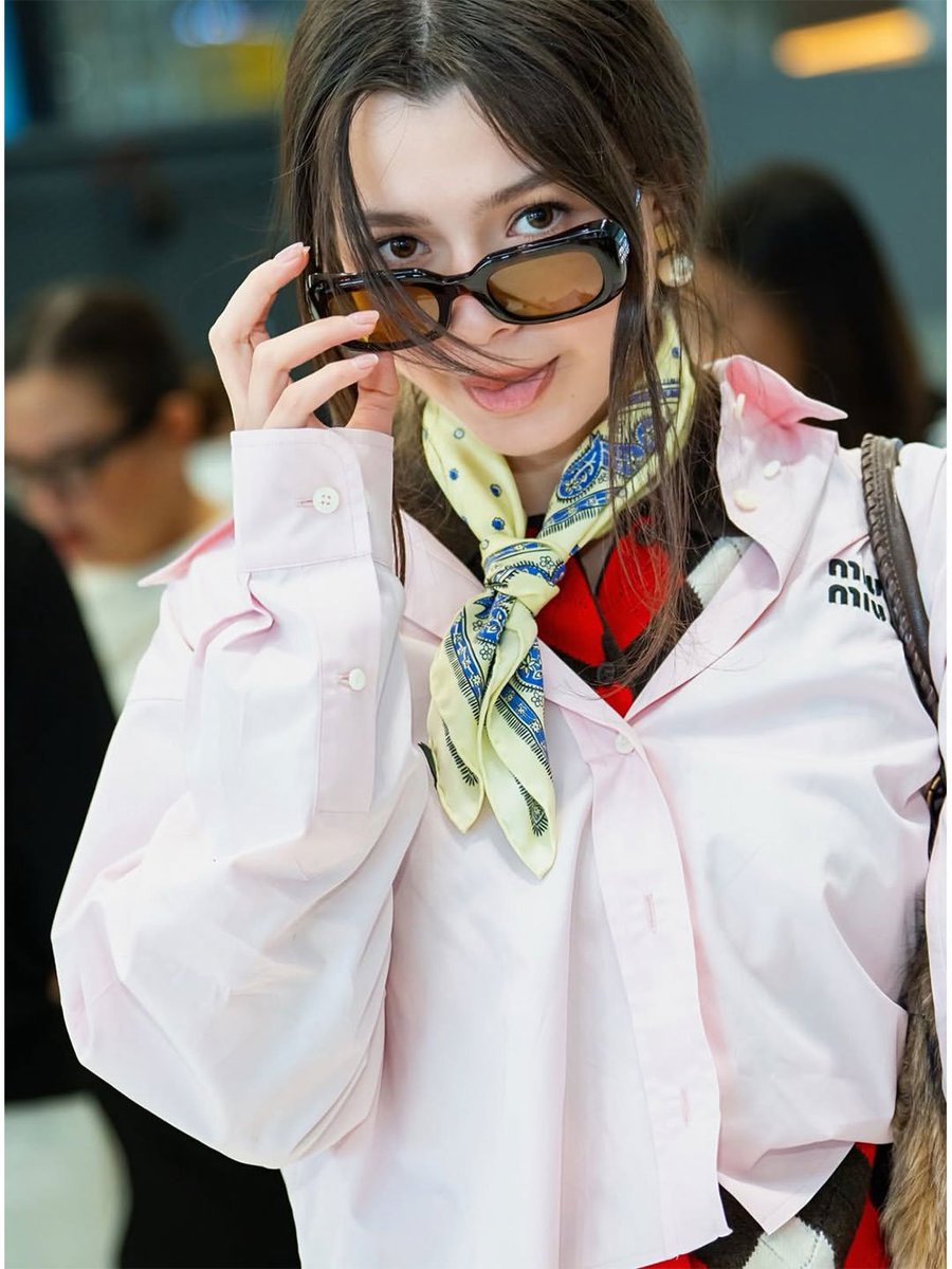 nook_sone's tweet photo. หมั่นเขี้ยว

📍https://t.co/kMwNgEKJFA

REBECCA FLY TO PFW MIU MIU
#MiuMiuPFWxBecky #MiuMiuSS27
#beckysangels #BeckyArmstrong https://t.co/N56HeXOG2W