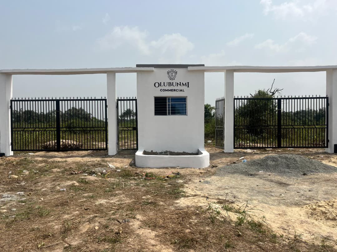 arramahrealty's tweet photo. Olubunmi Commercial — Idowa, Epe
Buy before the corridor catches up Idowa, Epe. 500sqm Res ₦6M | 1,000sqm Comm ₦13M | 3,000sqm Res ₦36M | 3,000sqm Comm ₦39M. Dep ₦1M. Survey & C of O in view.
COMMENT / DM "OLUBUNMI" for details. Ramah Realty & Co
#Epe #LandBanking https://t.co/ITkPQyJkHT