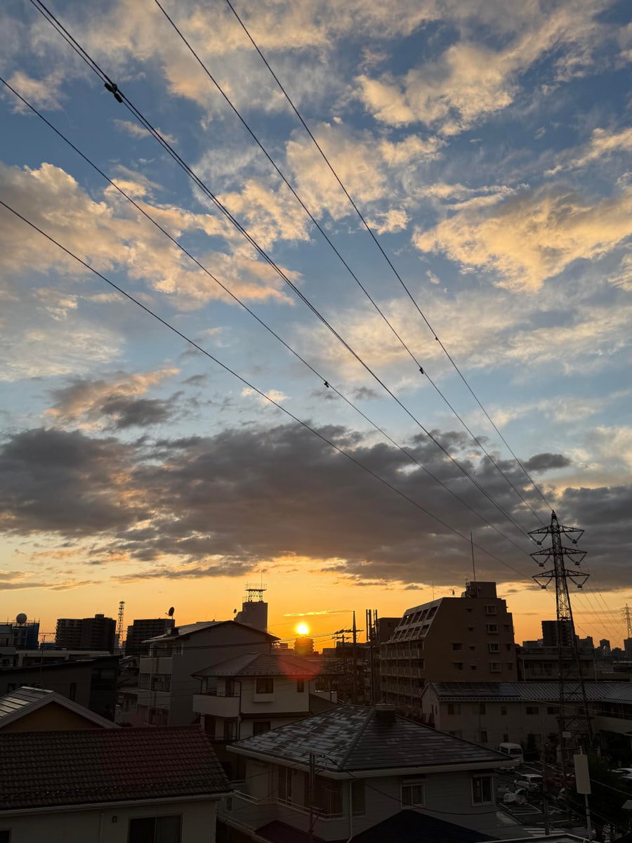 Cayssmpos's tweet photo. 夕焼けがきれいです😊 https://t.co/kue51OL46n