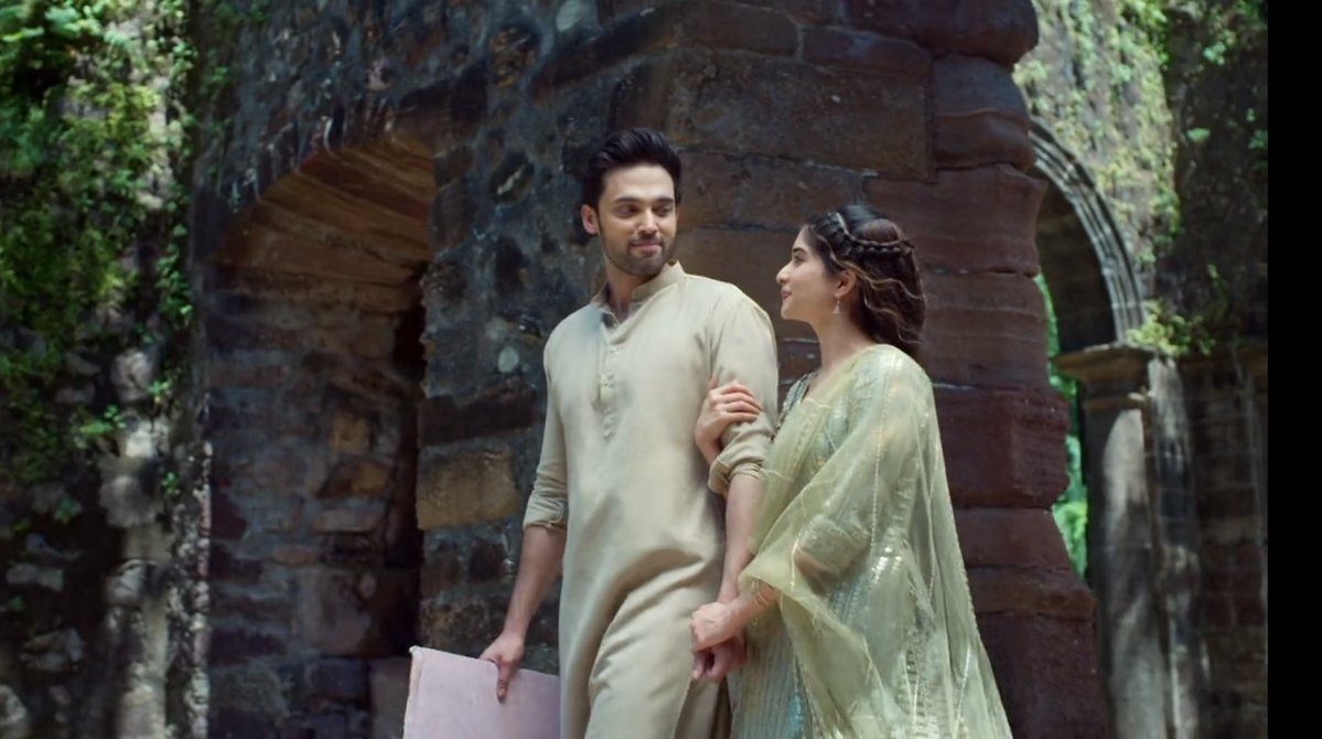khakbarabar's tweet photo. “wo puchte hain rehti tu kahan,meri bahon mn rehti unko bata”

#SeherHoneKoHai https://t.co/RrFVL9pmHi