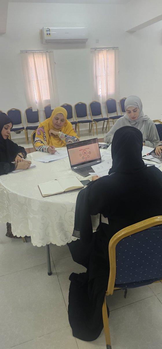 rowad_alola's tweet photo. فريق التقويم الذاتي – مجال التدريس والتقويم بمدرسة رواد العلا يعقد اجتماعًا لمناقشة محاور المجال، ومتابعة مؤشرات الأداء، وتعزيز جهود التطوير والتحسين بما يسهم في الارتقاء بجودة العملية التعليمية. https://t.co/Zin3O2dPR8