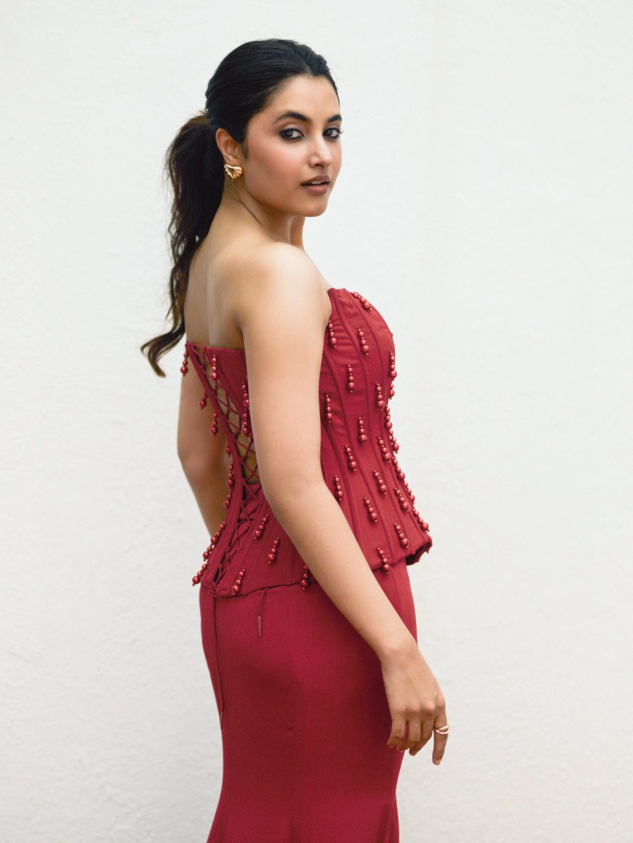 TrendsPriyanka_'s tweet photo. Rose In Red🌹
@priyankaamohan ❤️

#PriyankaMohan #PriyankaArulMohan https://t.co/7iyXRvaVGT