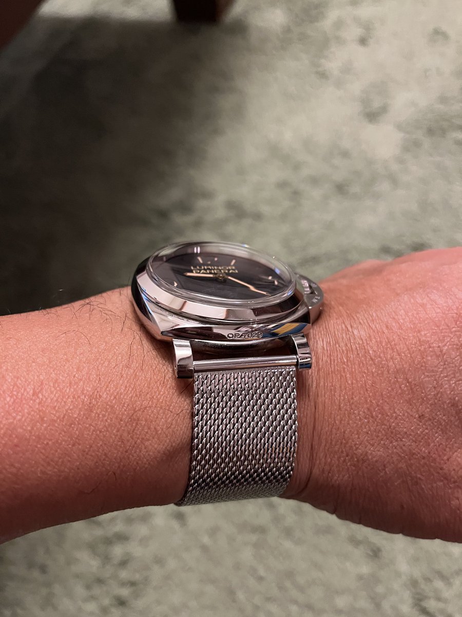 antique_66's tweet photo. ミラネーゼが届いた
この何とも言えないメッシュ具合が懐かしのアンティーク時計っぽく見える
1950ケースにミラネーゼを合わせるという変化球

案外アリじゃん？
うーん、嫌いじゃない

ストラップ探しの旅はひとまずゴールかも

＃パネライ
＃PAM00372
＃おばあちゃんが着けてる時計のような https://t.co/YrjrTJBJt4