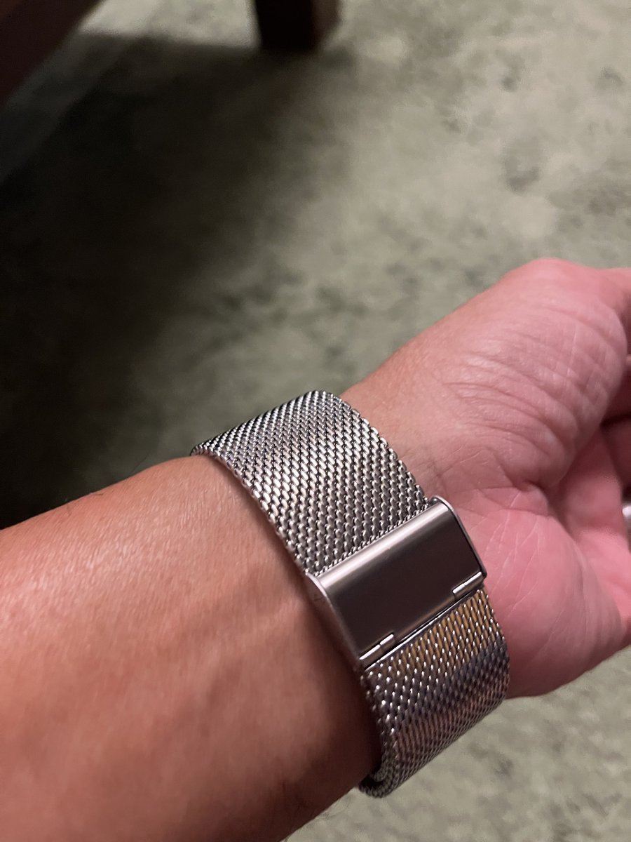 antique_66's tweet photo. ミラネーゼが届いた
この何とも言えないメッシュ具合が懐かしのアンティーク時計っぽく見える
1950ケースにミラネーゼを合わせるという変化球

案外アリじゃん？
うーん、嫌いじゃない

ストラップ探しの旅はひとまずゴールかも

＃パネライ
＃PAM00372
＃おばあちゃんが着けてる時計のような https://t.co/YrjrTJBJt4