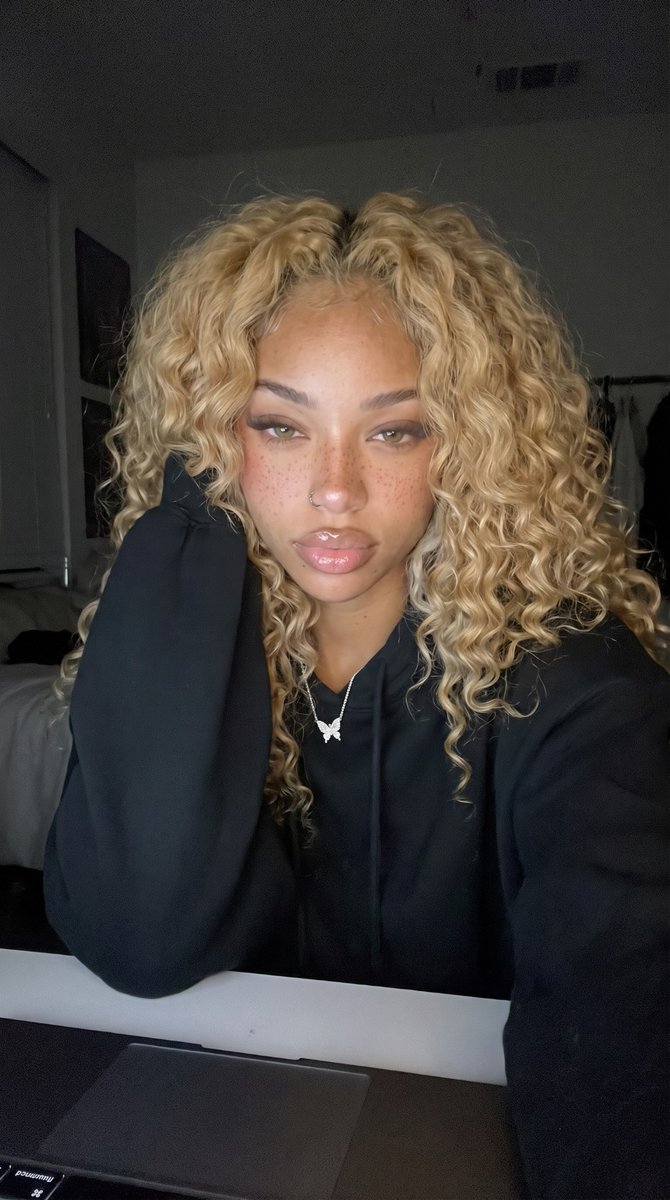 haileyyoki's tweet photo. @brnclara19 lol u tryna flex on us huh https://t.co/H8wPWorDJ4