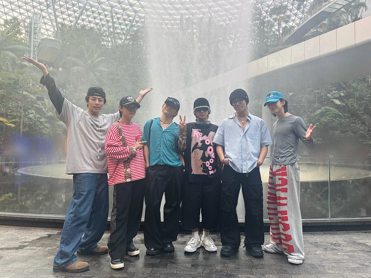 LIL_LEAGUE_'s tweet photo. シンガポールに到着しました🇸🇬
MUSIC MATTERS LIVEでお会いしましょう✨

We’ve arrived in Singapore ✈️
See you at MUSIC MATTERS LIVE!!

#MMLive26 #LILLEAGUE
#LILinSingapore https://t.co/EVUST94b7T