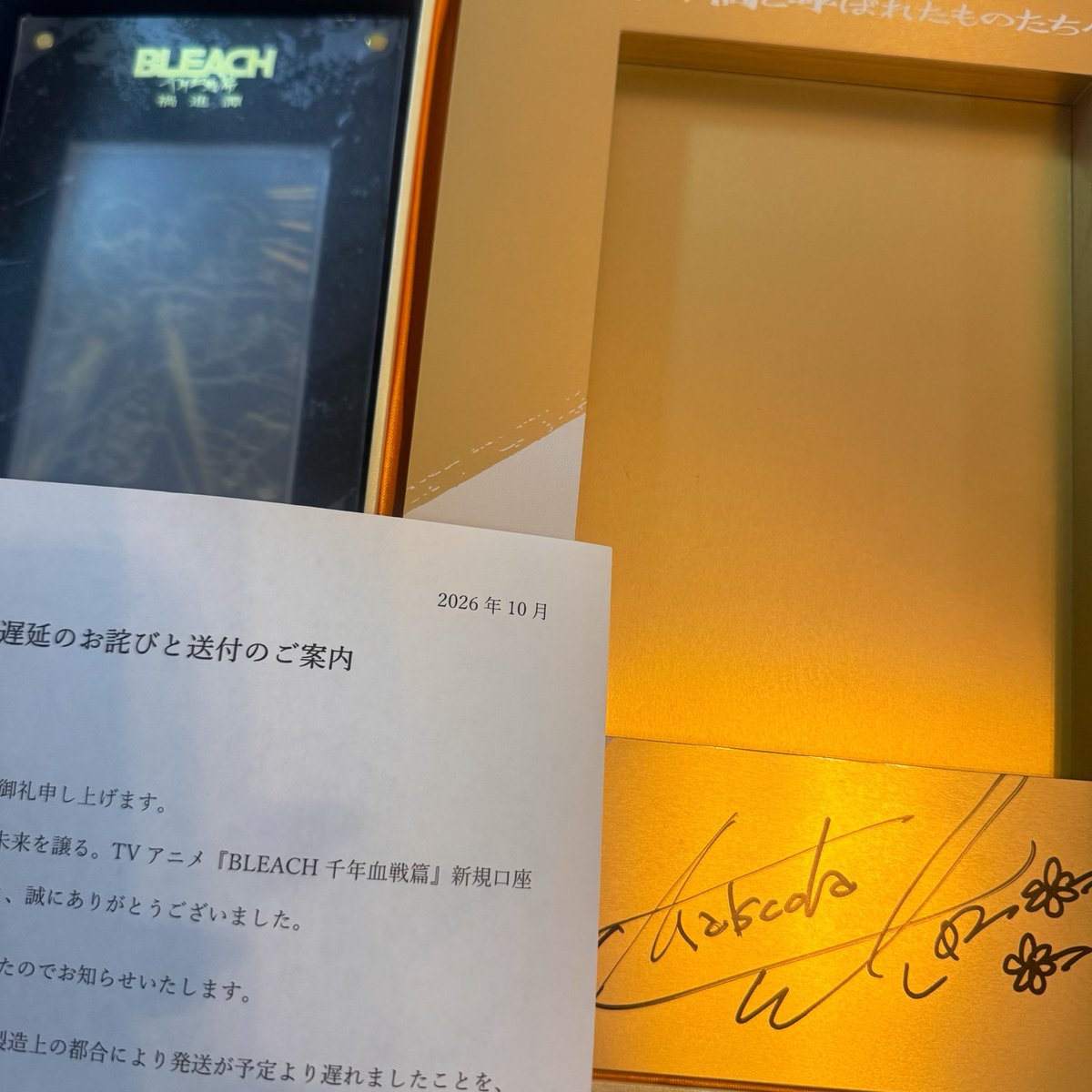 __z0x's tweet photo. ちょ、まじで言ってる？？？
今日の朝、三菱のBLEACHまだかな？って思って調べたら10月上旬発送ってあったから、もうそろかーて思って夜家帰ったら玄関にでかい箱あって、BLEACHて書いてあって、お、タイムリー！でも箱でかくね？もしかして当たっちゃった？って思ったらまじで😱😱まじで最高🪎💗家宝 https://t.co/ZCdAsqxHZ2