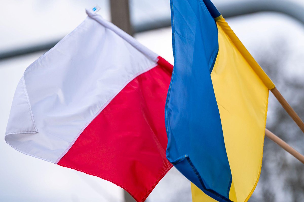 KrzysiekWSK's tweet photo. Szacowany wpływ Ukraińców na PKB Polski wzrósł z 2 proc. w 2023 r. do 2,4 proc. w 2025 r. 
Przekłada się to na 94 mld zł. 
Nadwyżka Ukraińców w NFZ to 1.8 mld PLN

Warto o tym mówić i pamiętać. https://t.co/iZXY9YG4TQ