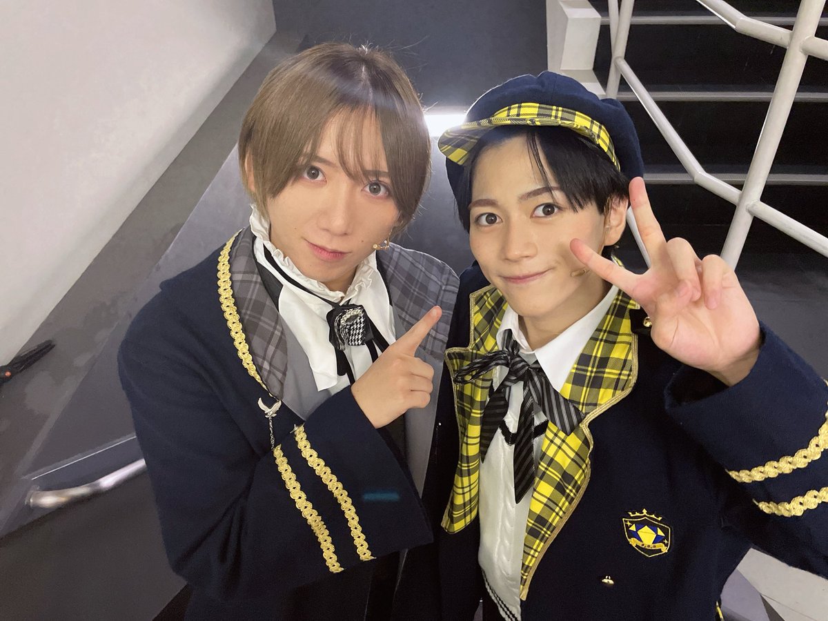 Yota_Suzuki_'s tweet photo. 舞台『拝啓、親愛なる魔法使いのあなたへ  - lapis lazuli -』
2日目終了しました！
ご観劇いただいた皆様、お手紙も、誠にありがとうございました💪
久々の晴れ間で、作品を届けられて嬉しかったです。
明日も頑張ります！
写真はノノと！
#レタステ https://t.co/1km2nnLnb9