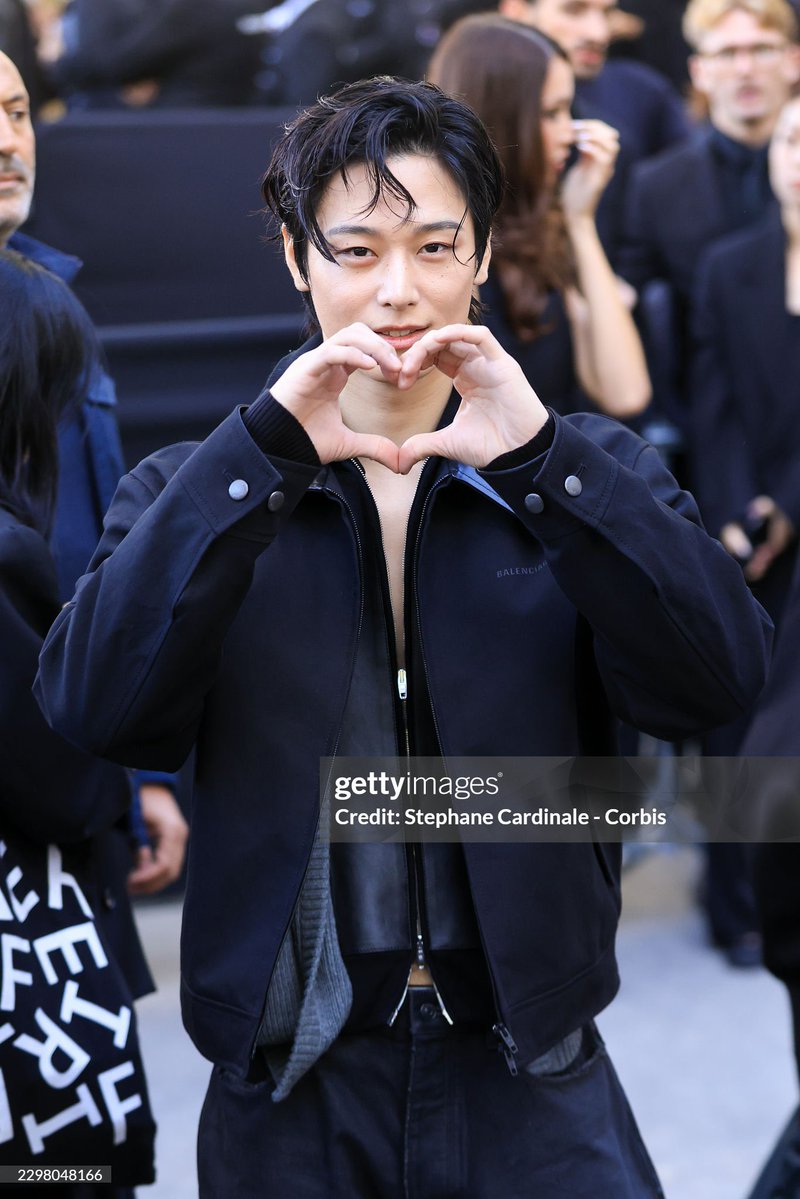 leejycat's tweet photo. 파리 패션위크 발렌시아가 쇼 게티 이미지 #주연

Balenciaga Summer 27 Collection
JUYEON FOR BALENCIAGA PFW
#JUYEONxBalenciaga #JUYEON https://t.co/1wHAvXBvUK