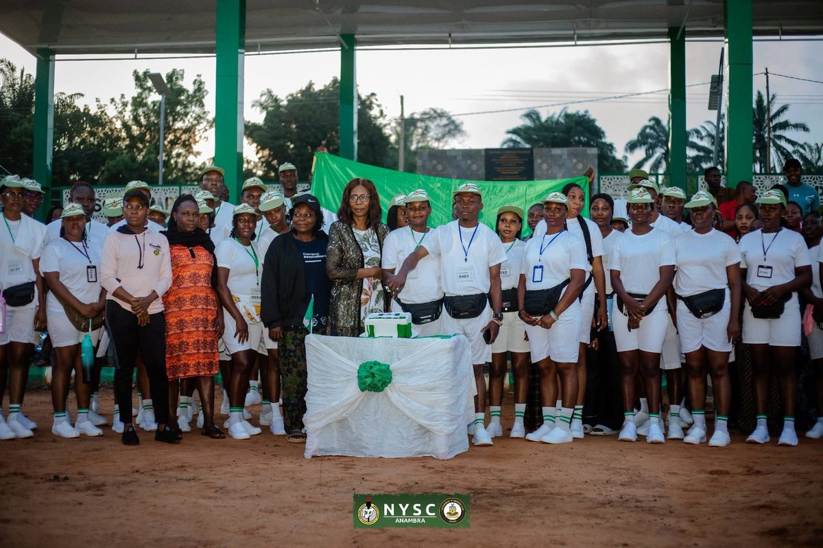 Nysc_Guidee's tweet photo. NYSC Anambra Celebrates Nigeria @ 66

NYSC Anambra Orientation Camp marked Nigeria’s 66th Independence Anniversary with PCMs and Camp Officials celebrating under the theme “One Nation • One Flag • One Dream.”

The celebration featured the National Anthem and Pledge, “66 Seconds for Nigeria,” anniversary cake cutting, and recognition of October-born PCMs. The event ended with a group photograph, highlighting unity, patriotism and national pride.