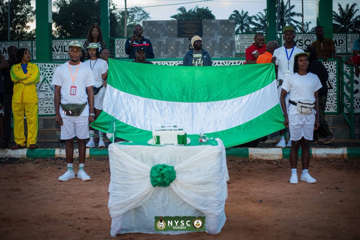 Nysc_Guidee's tweet photo. NYSC Anambra Celebrates Nigeria @ 66

NYSC Anambra Orientation Camp marked Nigeria’s 66th Independence Anniversary with PCMs and Camp Officials celebrating under the theme “One Nation • One Flag • One Dream.”

The celebration featured the National Anthem and Pledge, “66 Seconds for Nigeria,” anniversary cake cutting, and recognition of October-born PCMs. The event ended with a group photograph, highlighting unity, patriotism and national pride.