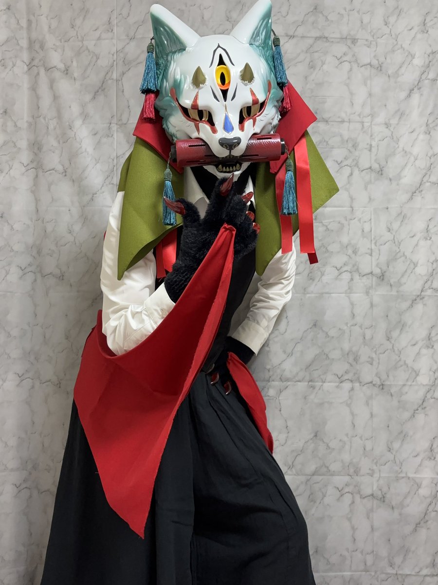 cronos_kagachi's tweet photo. 和洋どちらもいける子にしたくて、準備してたり即席だったりの今日試した衣装たち...

頭巾の緑が浮いてる気がするので要調整...🤔
今の所ベスト姿が気に入っているが、スキニー履くと等身がやばいのでこの1枚目はヒラヒラにして屈んで誤魔化している(白目)

#幸面一門 https://t.co/ylfqNkpM6f