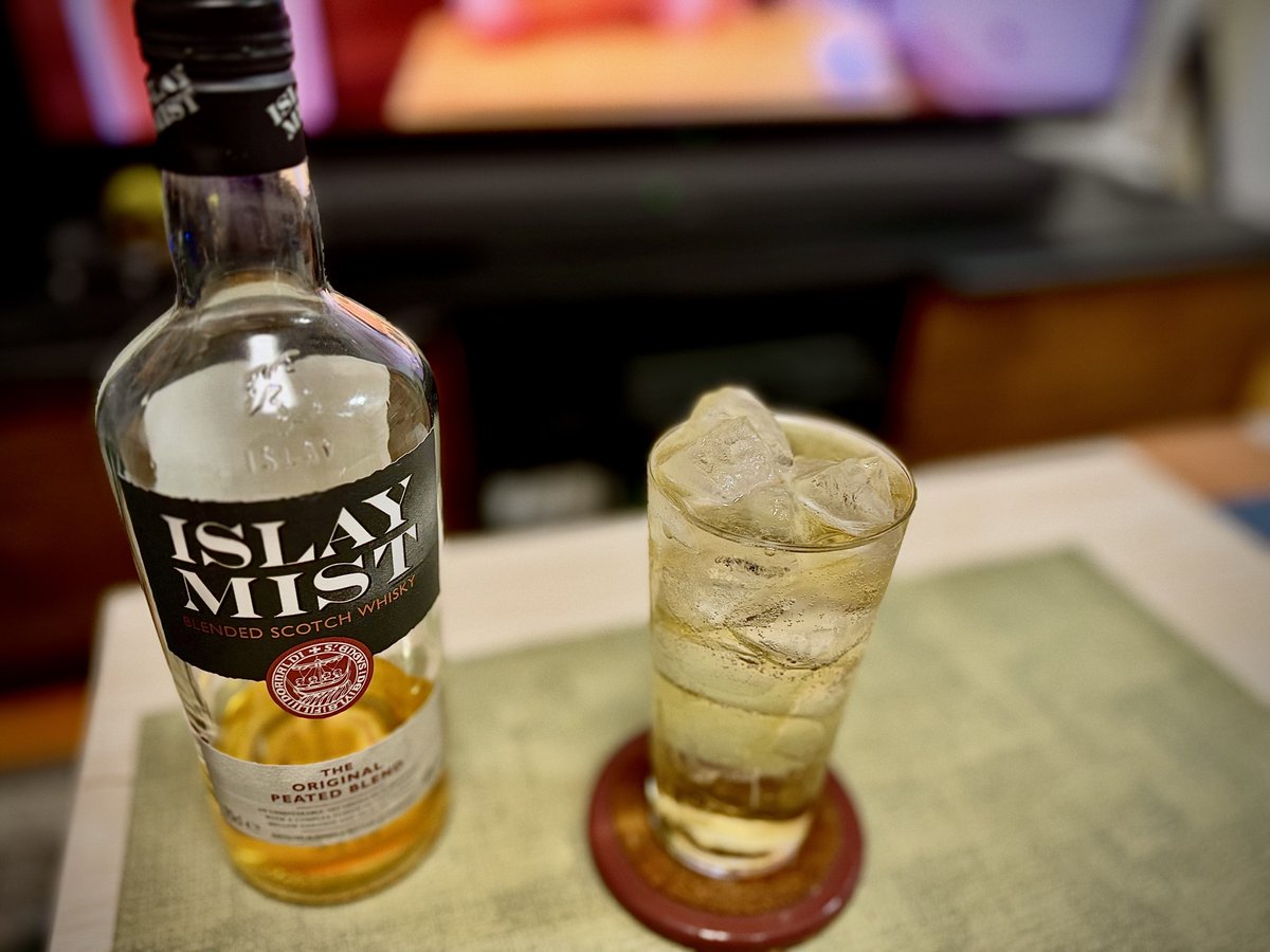 malt_and_time's tweet photo. 3杯目

アイラミスト
alc:40%

アイリークを出したついでにコチラも😊

コチラはキーモルトがラフロイグって出てますね

グレーン原酒が良いのかスペイサイド系の��ルトが入ってるからなのか意外と華やかさもあってアイラ一辺倒じゃないのが面白い🤭 https://t.co/h0BNK56rB3