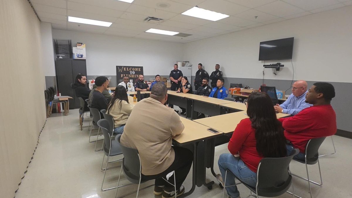 NYPD109Pct's tweet photo. Deputy Inspector Chowdhury met with Skyview Security, ALTO, and Target Managers &amp; Asset Protection to strengthen partnerships and collaborate on combating retail theft. Together, we’re keeping our community safe! 🚔🛍️ #CommunityPolicing #PublicSafety https://t.co/JVMYefGlse